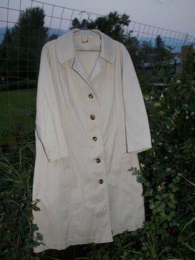 Classic Women's Cream Trench Coat - Blue Sky Clothing Co.